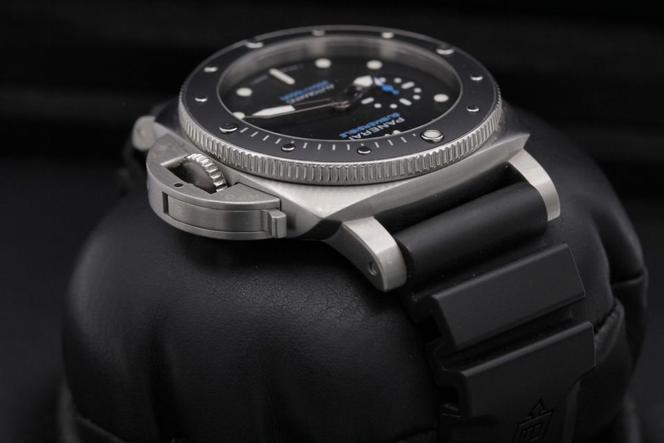 Panerai Submersible PAM00683 Image 4